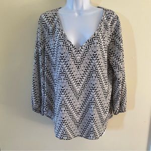 Wishful Park Black & White Geometric Print Medium M Blouse V Neck Elastic Sleeve